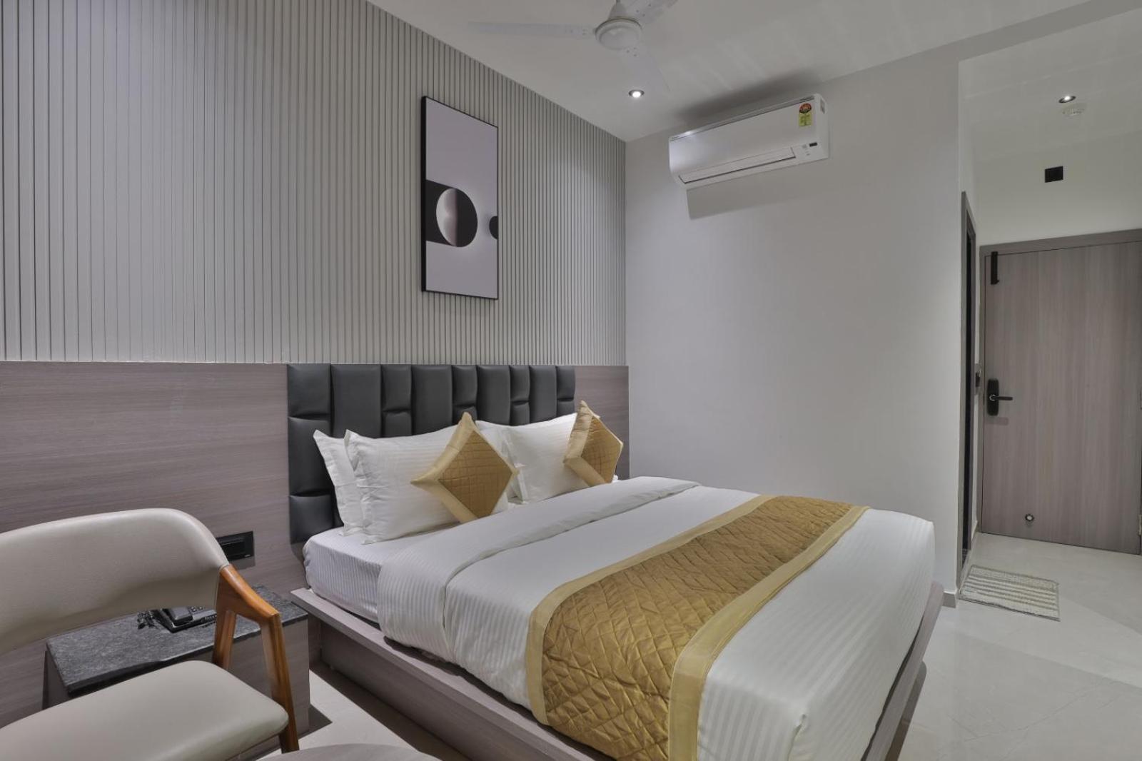 Hotel Legacy Ahmedabad Exterior photo
