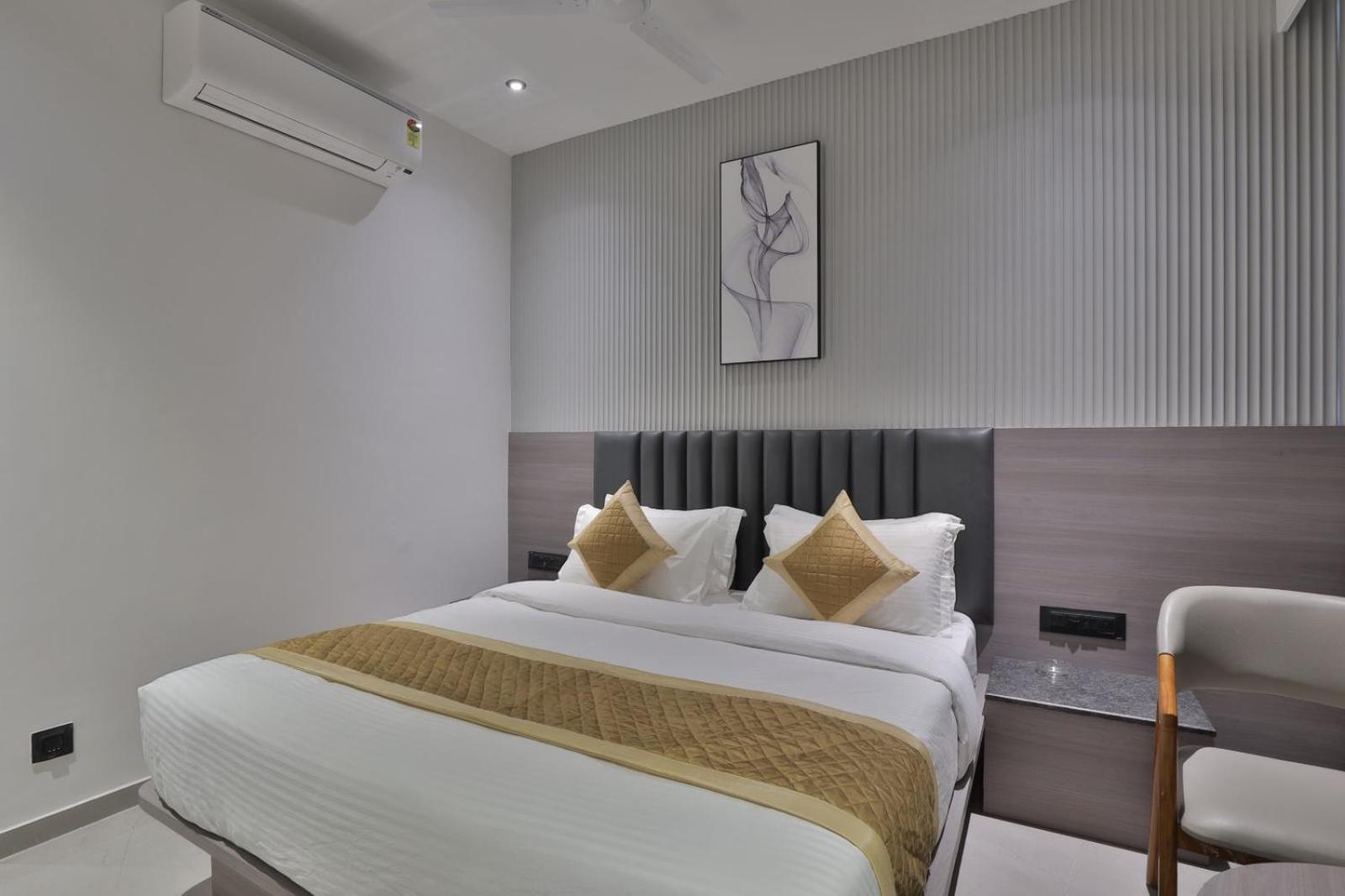 Hotel Legacy Ahmedabad Exterior photo